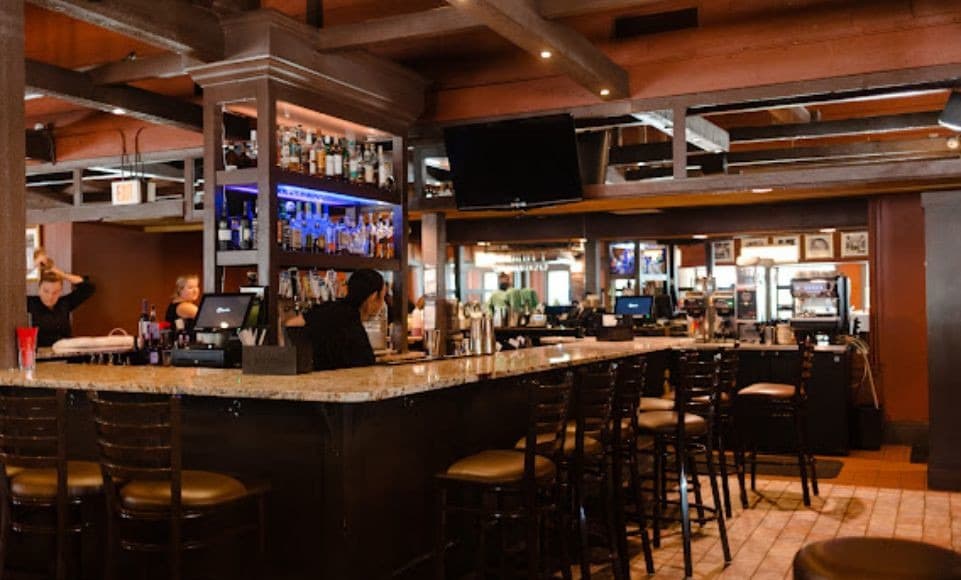 Chardonnay's Restaurant dining atmosphere in Seekonk Massachusetts